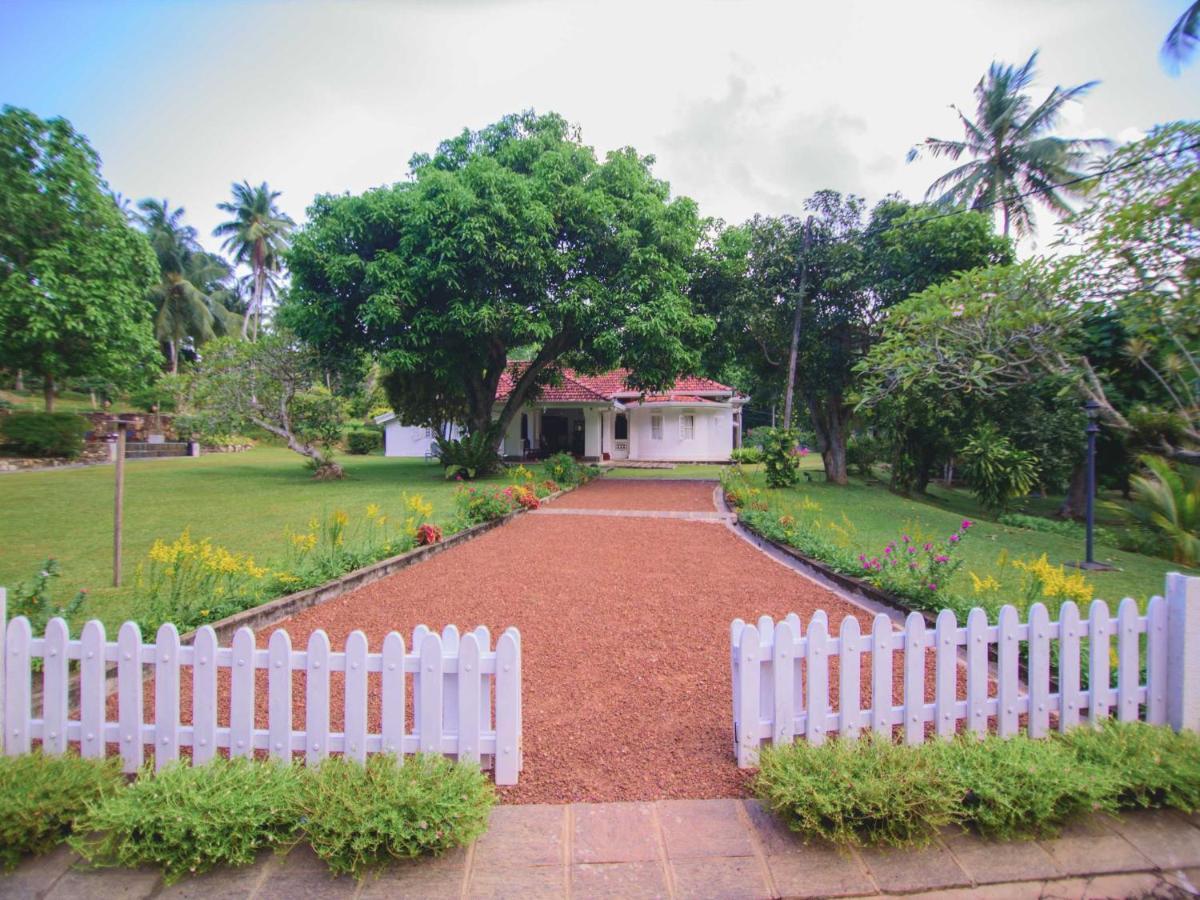 Thalpe Walawwa Heritage Villa Unawatuna Exterior photo